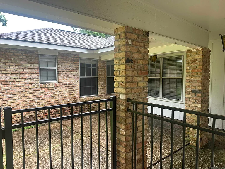 735 Bromley Dr — Photo 9