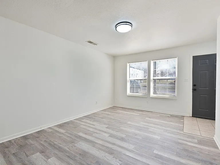 321 W South Ave — Photo 18