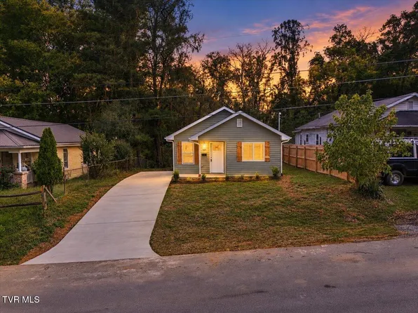 909 Pine Grove Ave, Johnson City, TN 37601