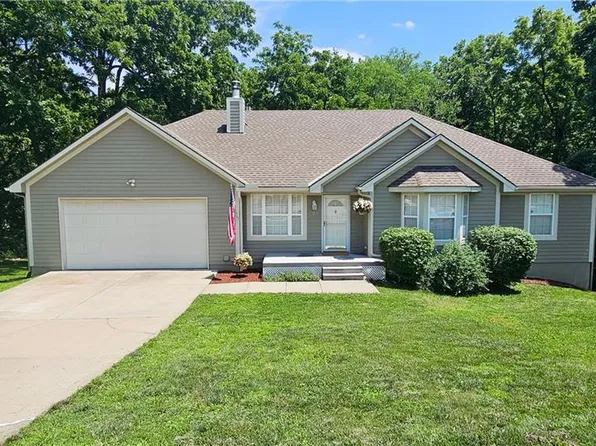 302 Canyon Dr, Pleasant Hill, MO 64080