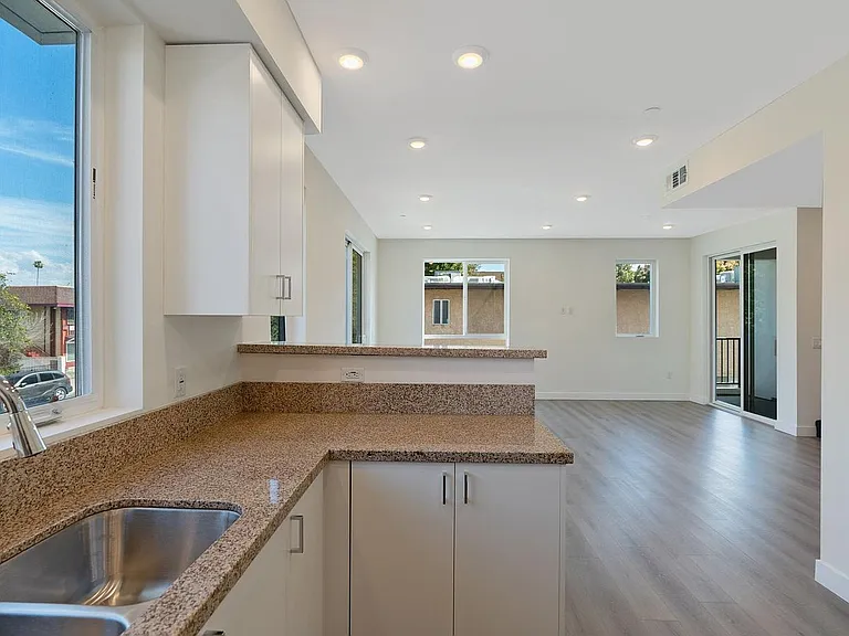 14228 Delano St #0 — Photo 8