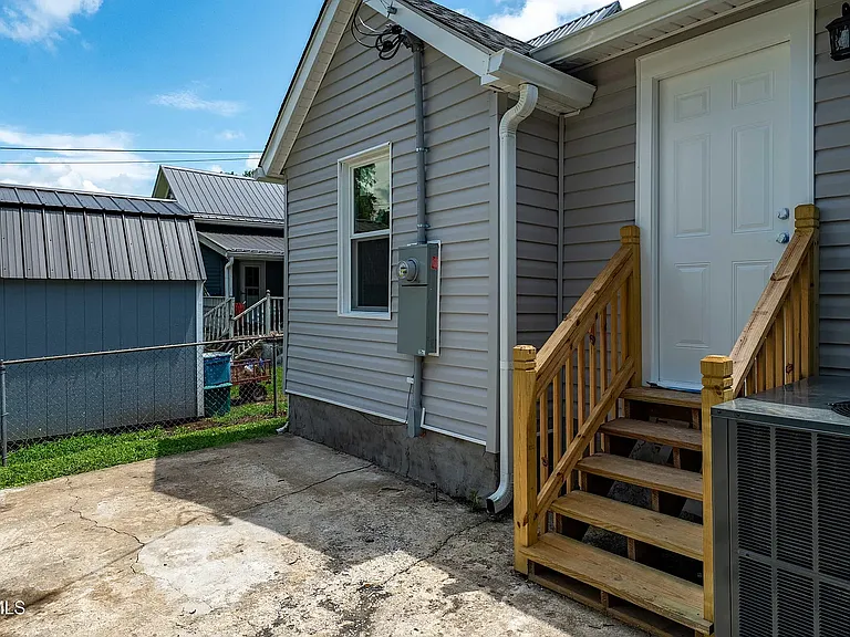 1007 Spring St — Photo 21