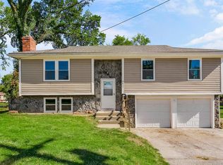 5827 Rosehill Rd, Shawnee, KS 66216