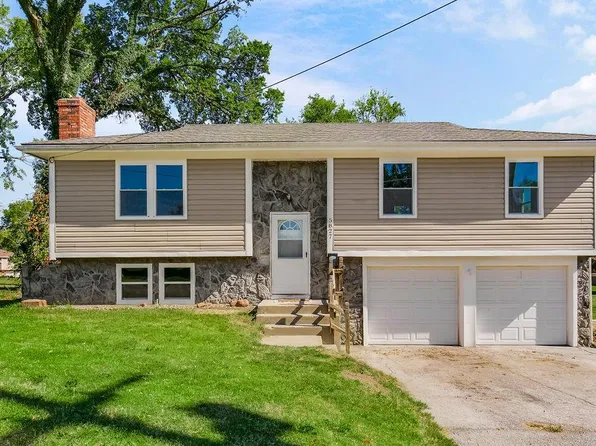 5827 Rosehill Rd, Shawnee, KS 66216