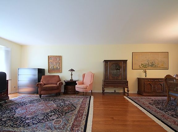 4th image of 904 Suffolk Ct