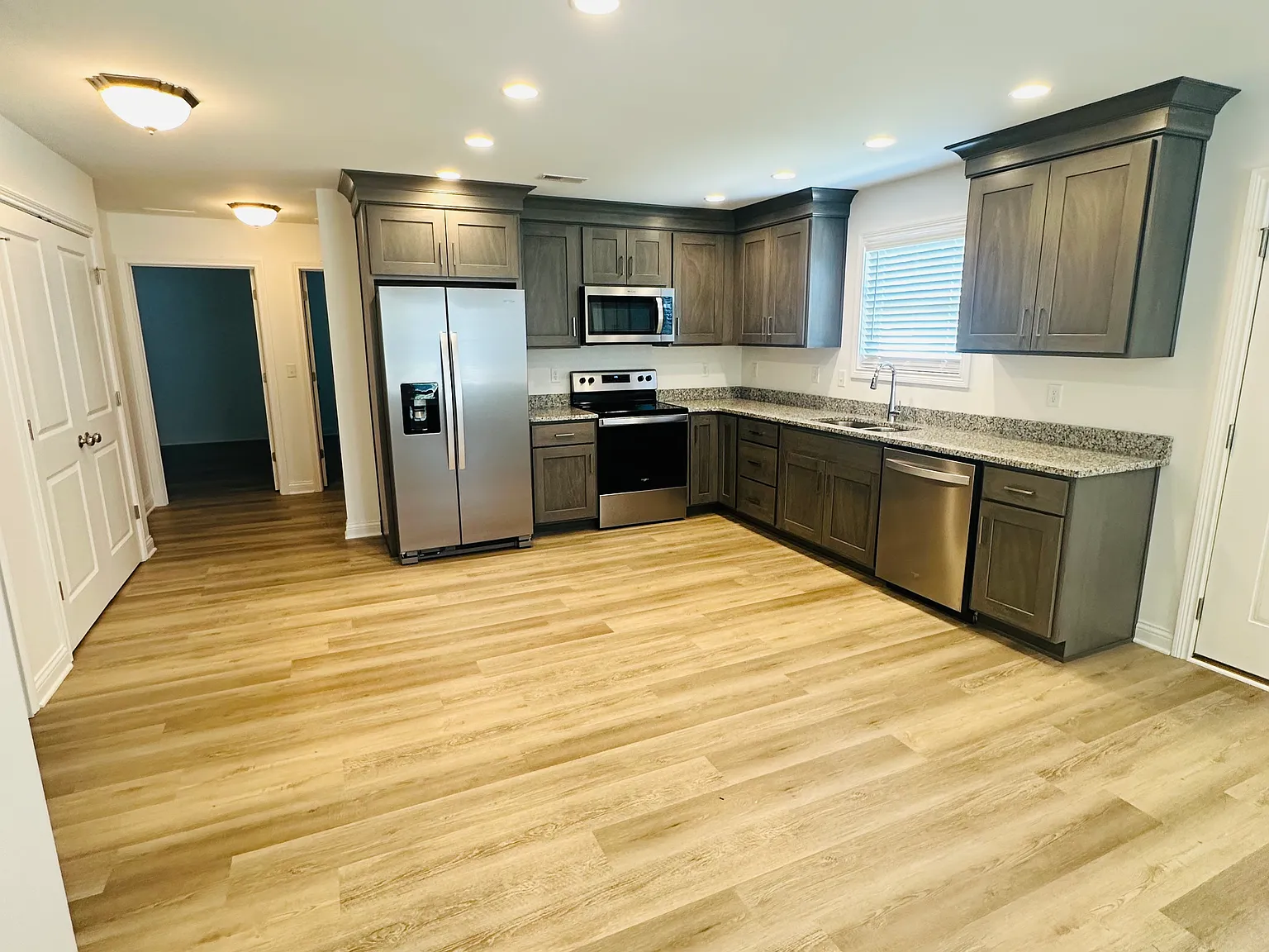 2 bed, 1058 sqft, $1,600 — Photo 2