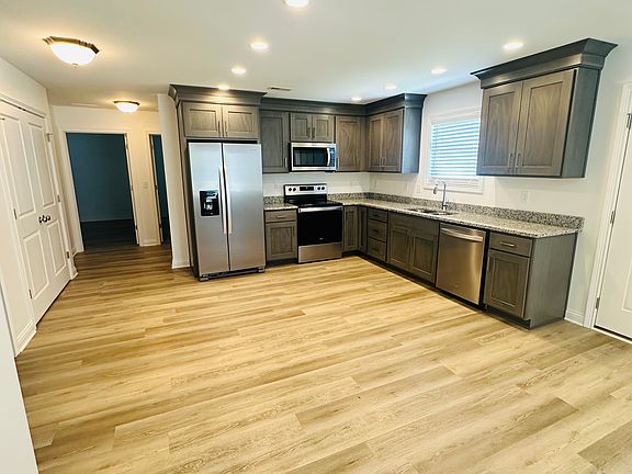 2nd image of 300 Henry St