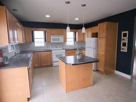 2nd image of 740 Kinney Ave NW