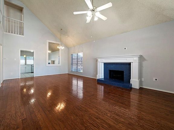 4th image of 2704 Honeysuckle Dr