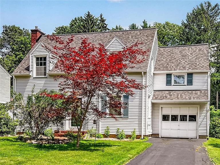82 Clovercrest Dr — Photo 2