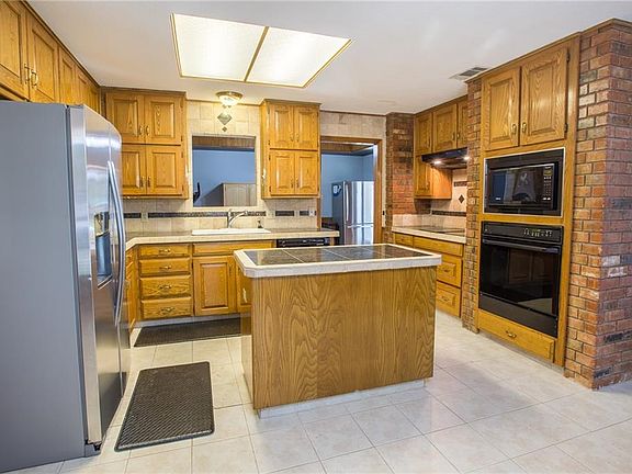 5th image of 4702 Parliament Ct