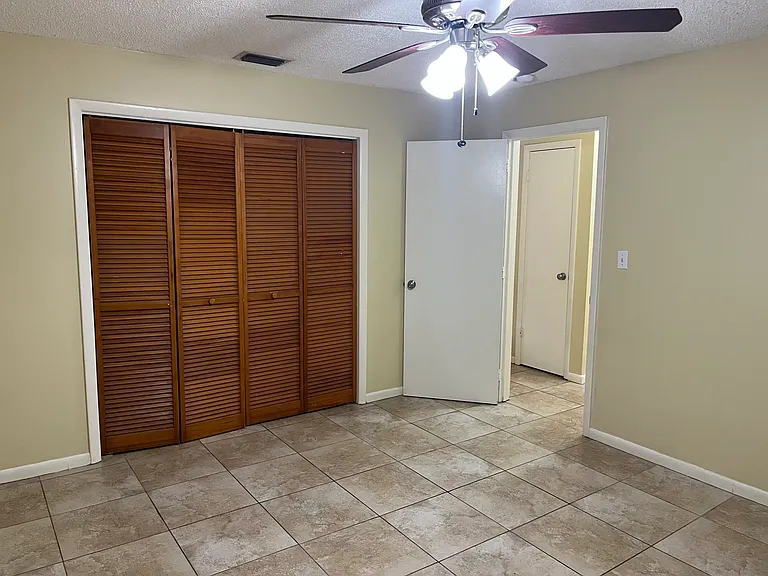1402 Rainbow Ave — Photo 6