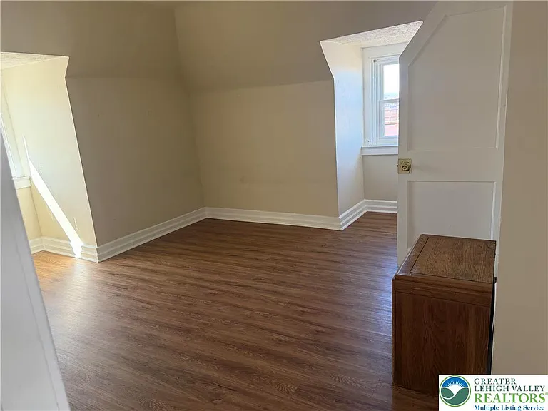 1201 E 4th St #4 — Photo 13