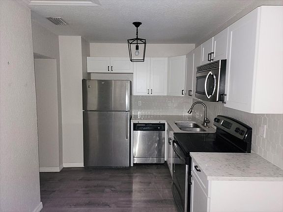3rd image of 360 13th Ave NE #1260