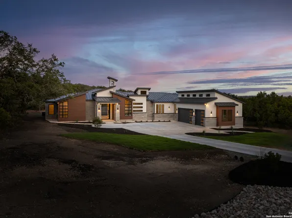 1758 Paradise Parkway, Canyon Lake, TX 78133