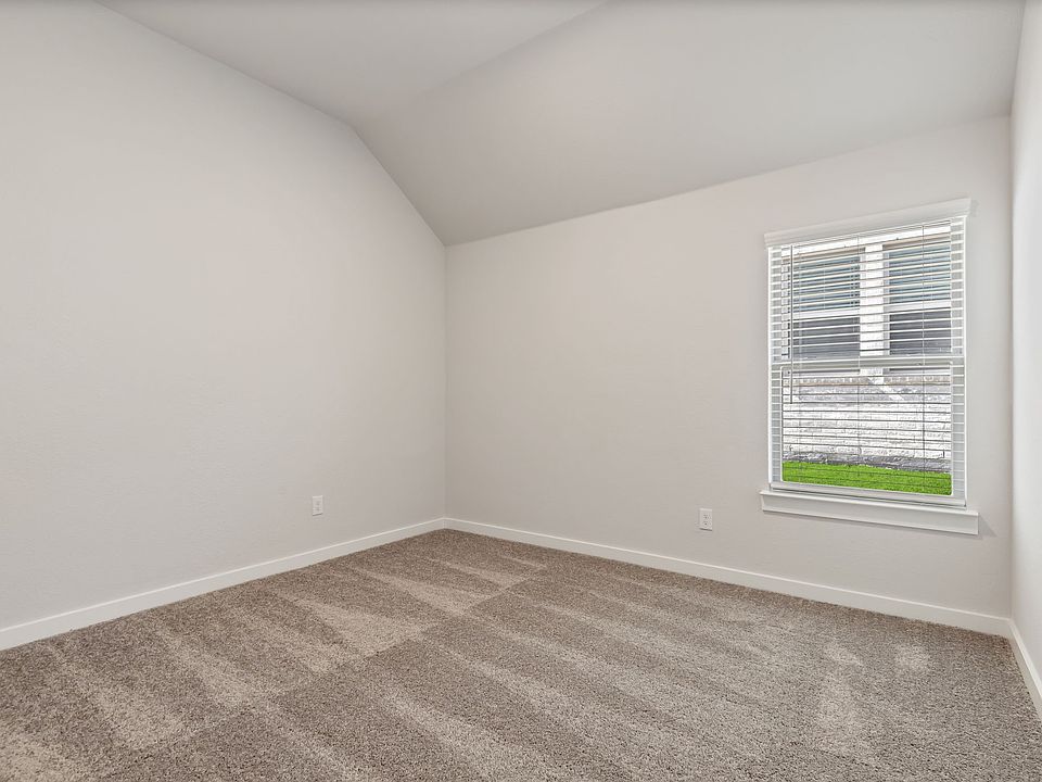 1st image of 124 Ashwood Ln