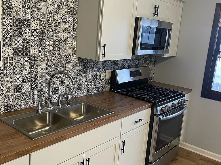 5 Thomas Ct #1E — Photo 1