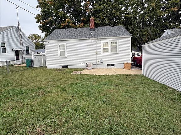 2nd image of 1365 E Buena Vista Ave