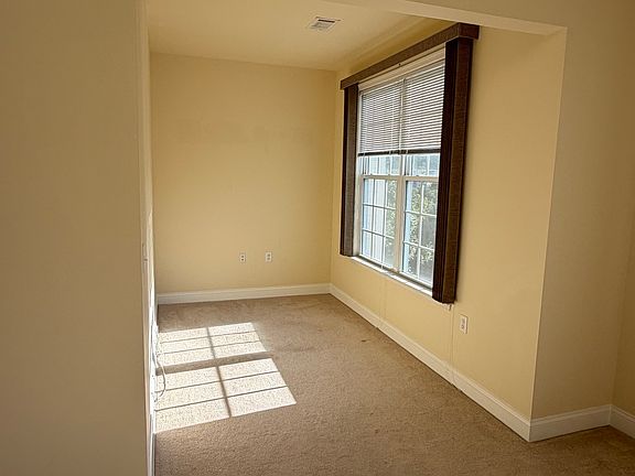 TECH ROOM / DEN