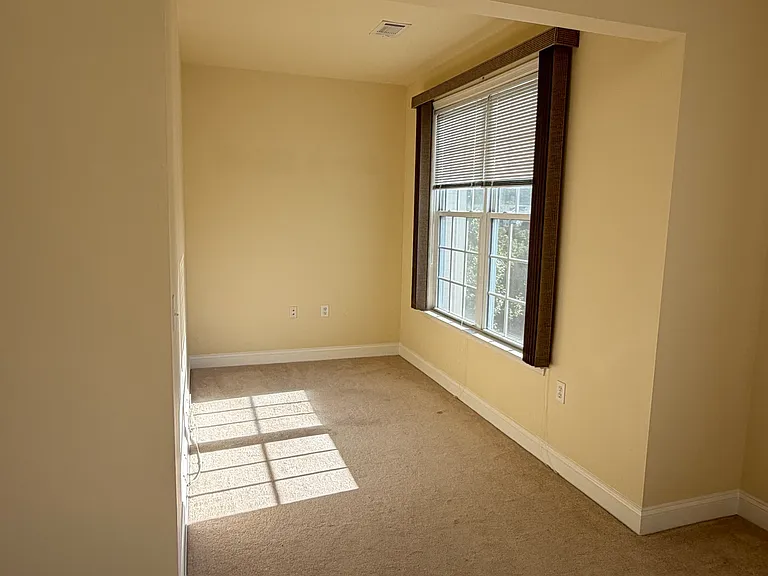 TECH ROOM / DEN