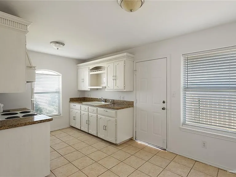 705 W Bronze Dr #1 — Photo 4