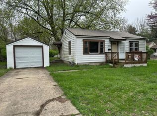 1970 N Maple Ave, Decatur, IL 62526