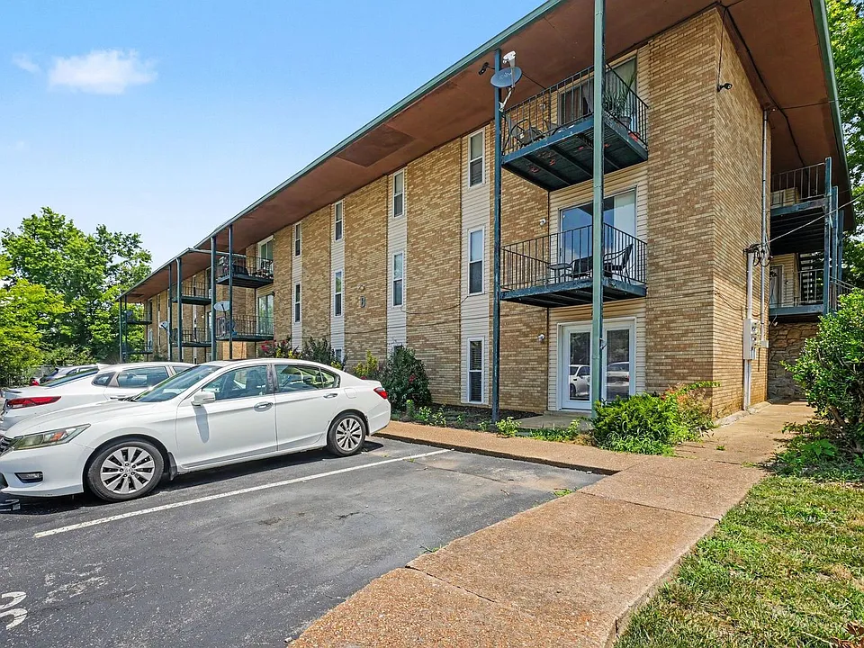 555 N Dupont Ave #B-26
