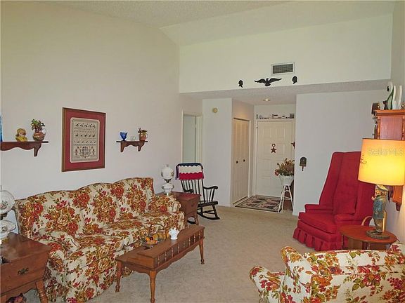 5th image of 2716 Lakeville Dr
