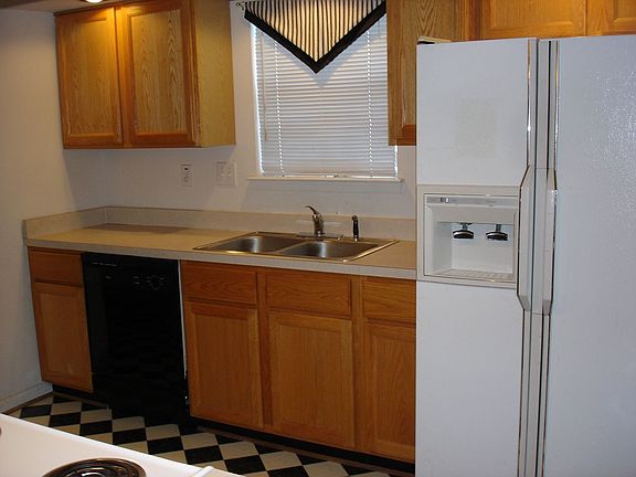 3rd image of 420 Waterwheel Cres