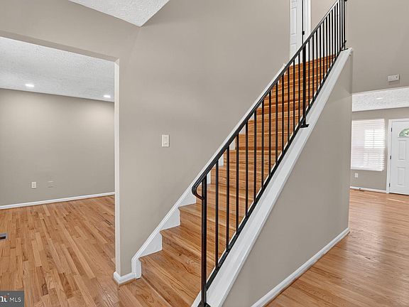2nd image of 1004 Minna Ave