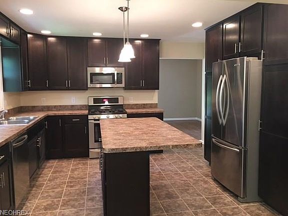 4th image of 2016 Kingsdale Dr
