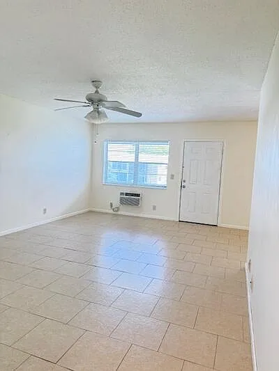 186 Norwich E #186-H — Photo 3