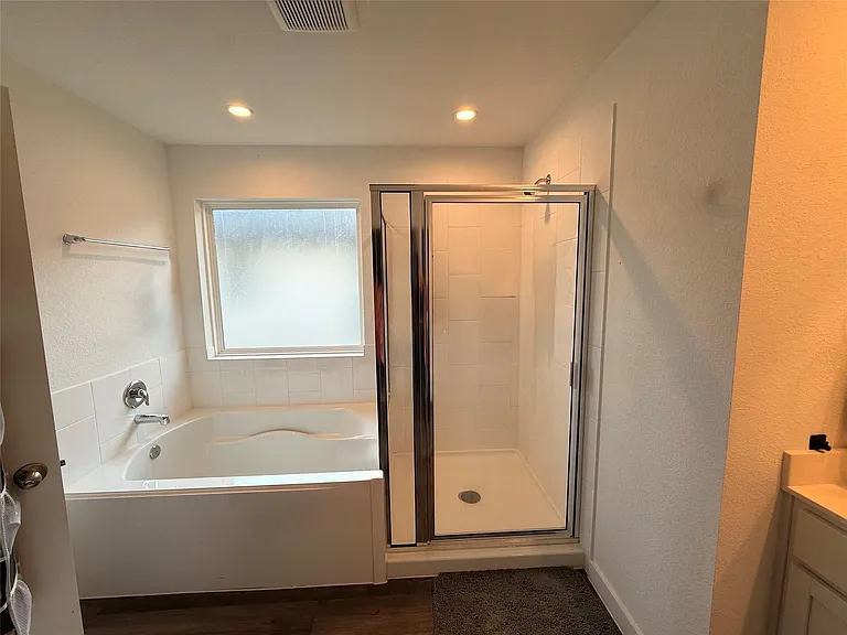 1210 Hughes Crossing Dr — Photo 10