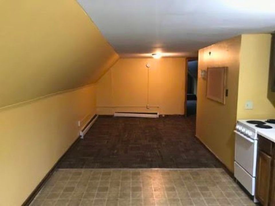 2nd image of 646 Main Rd N #3A