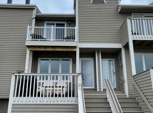 1595 W Wayzata Blvd APT D, Long Lake, MN 55356
