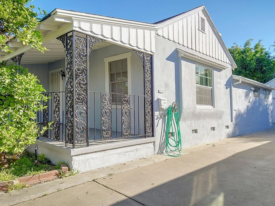 Large house, deep lot. Can see backhouse/garage in this shot