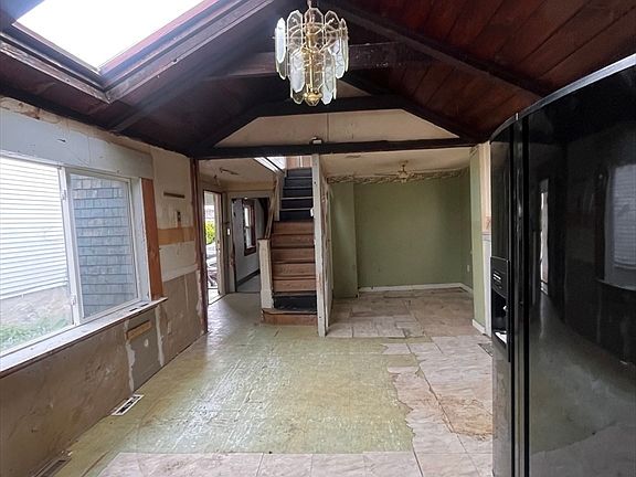 4th image of 67 Delano St