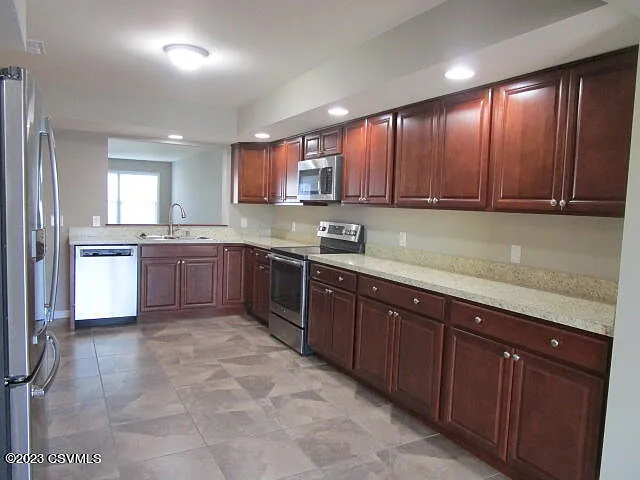820 Baker St — Photo 8