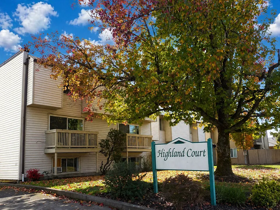 2125-2145 NW Highland Dr