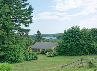 1067 Niskayuna Rd, Niskayuna, NY 12309