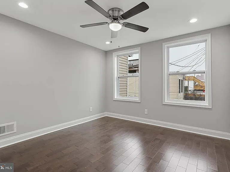 42 E Heath St — Photo 22