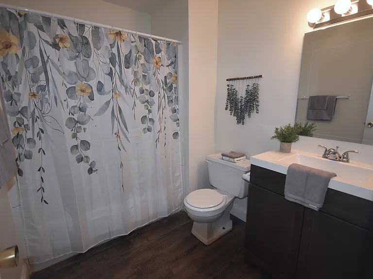 Waveland Place Apartments — Photo 24