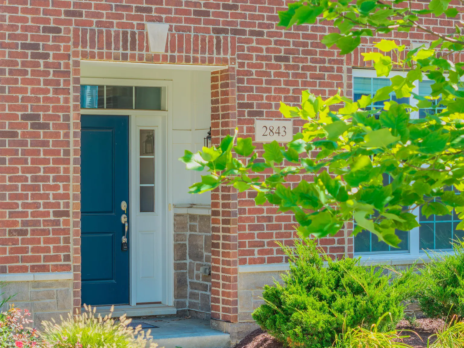 3 bed, 2.5 bath, 1952 sqft, $3,700 — Photo 3