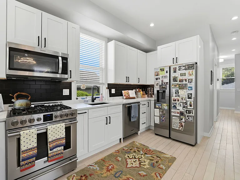 1518 W Melrose St #CH — Photo 6