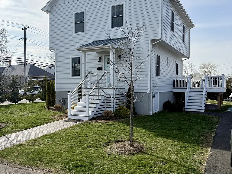 12 Sandy Way — Photo 2