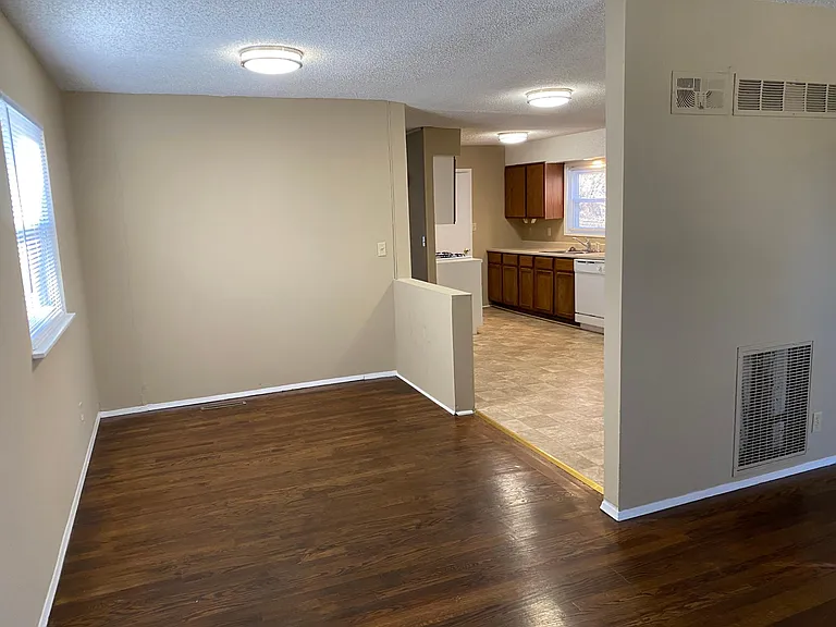 4838 N Manchester Ave — Photo 4