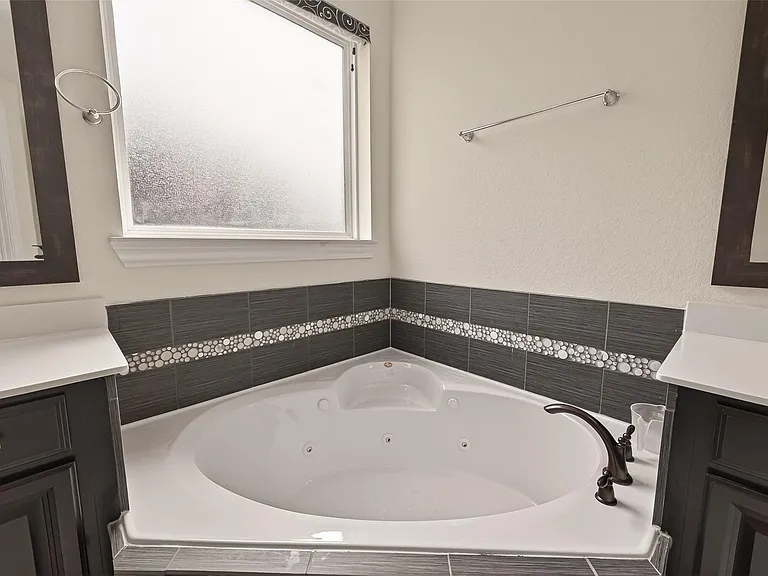 4002 Dogwood Canyon Ln — Photo 36