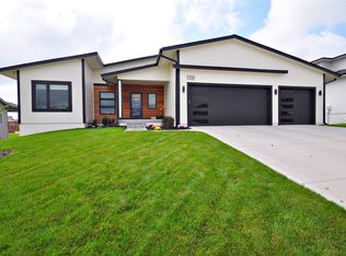 10088 Queensland Rd, West Des Moines, IA 50266