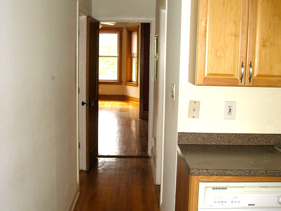 1st image of 2337 N Sacramento Ave APT 1