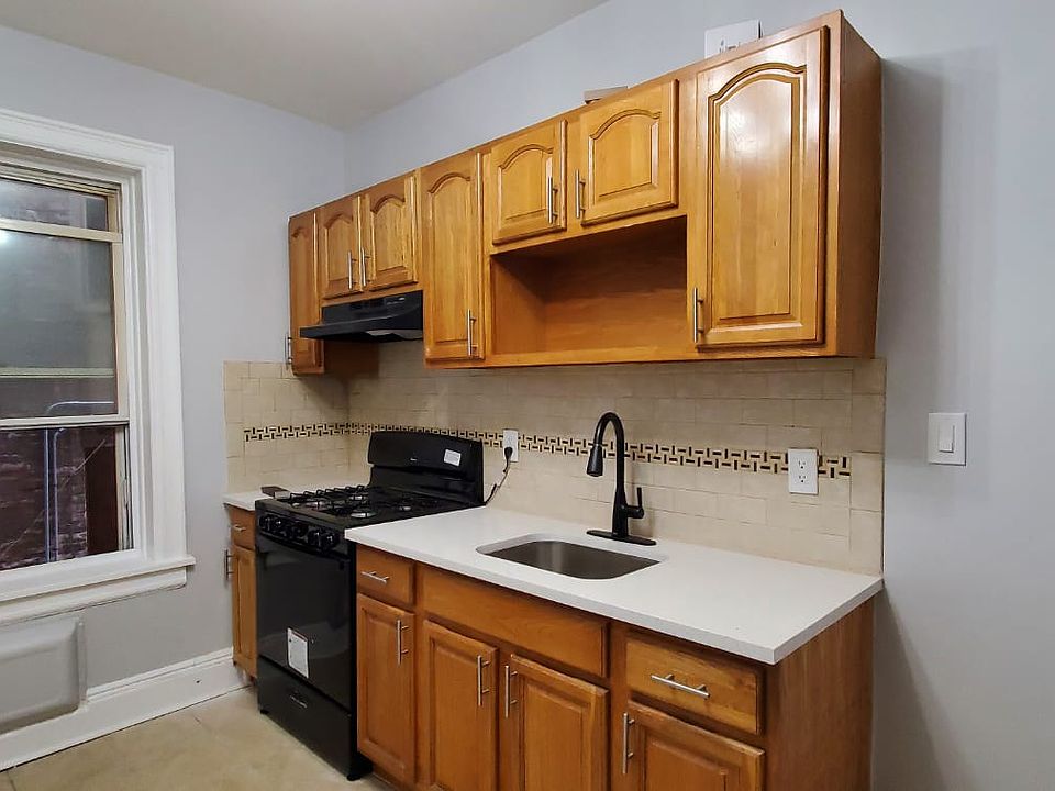 2nd image of 160 Avenue C #13E